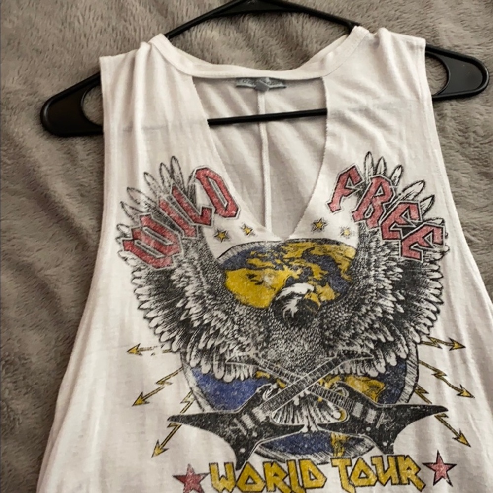 Wild free world tour graphic tee
